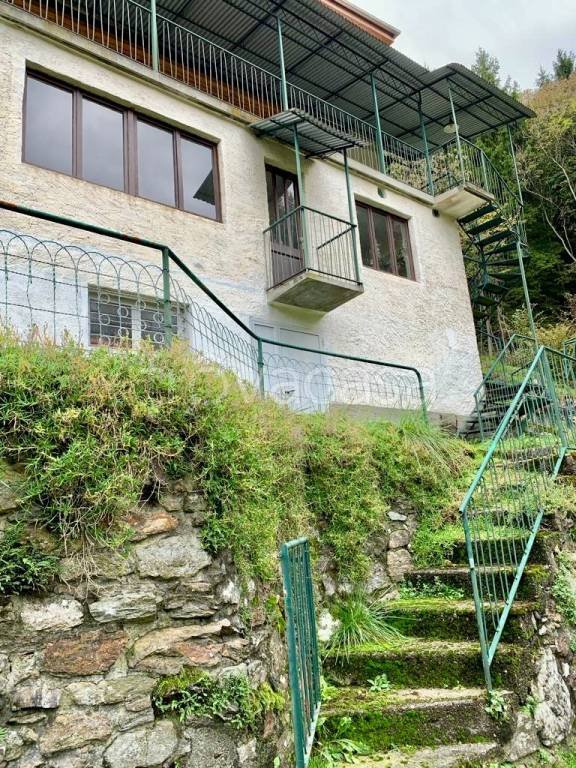 casa indipendente in vendita a Varallo in zona Cervarolo