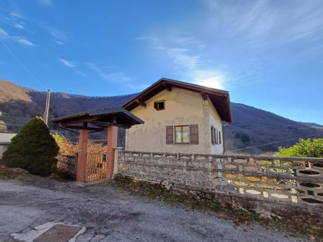 casa indipendente in vendita a Varallo in zona Morondo
