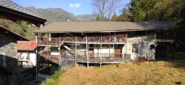 casa indipendente in vendita a Varallo in zona Morca