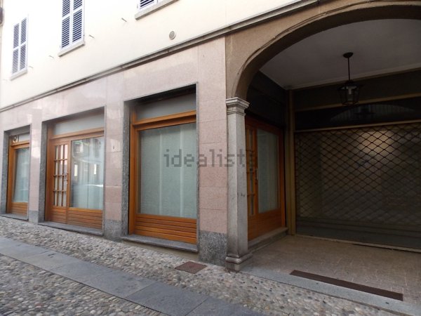 locale commerciale in vendita a Varallo