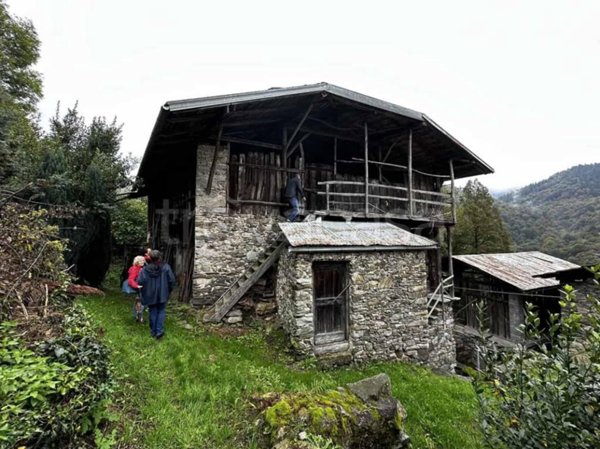casa indipendente in vendita a Varallo