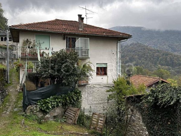 casa indipendente in vendita a Varallo