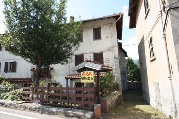 casa indipendente in vendita a Varallo