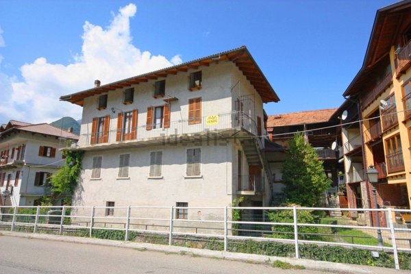 casa indipendente in vendita a Varallo