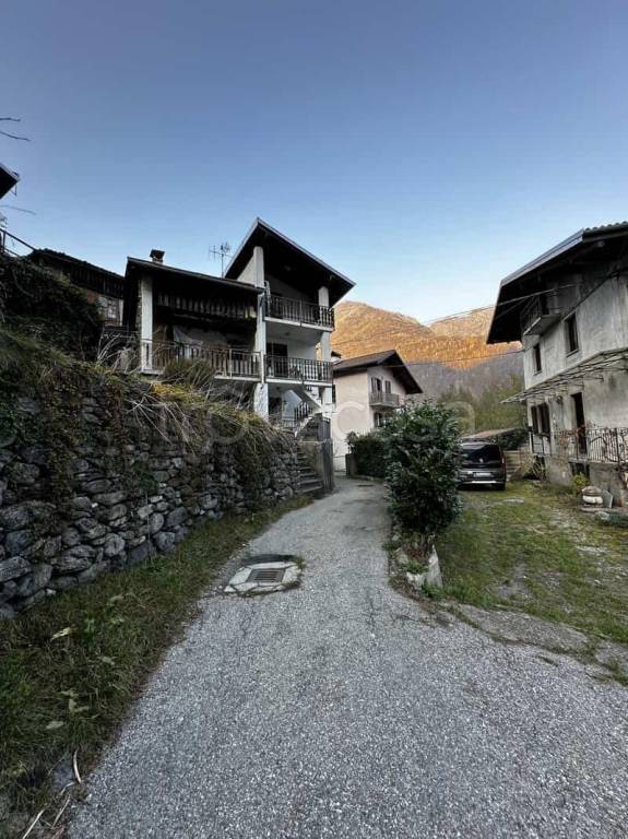 casa indipendente in vendita a Varallo