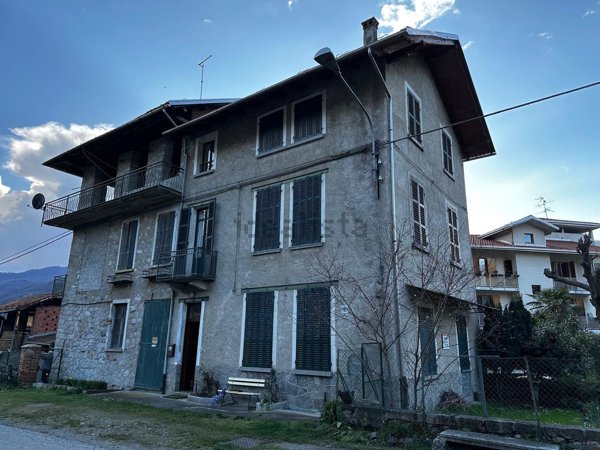 casa indipendente in vendita a Varallo