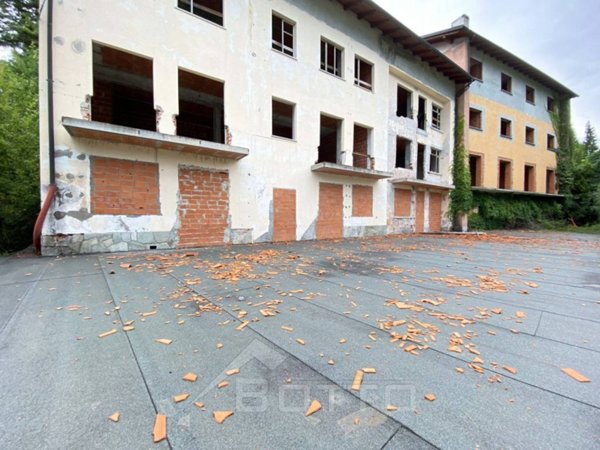 intera palazzina in vendita a Varallo