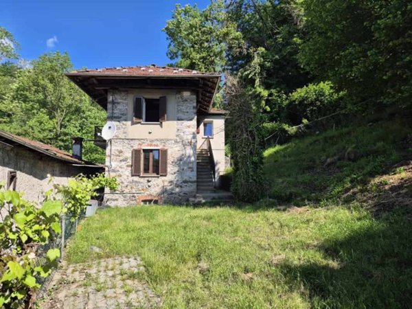 casa indipendente in vendita a Varallo in zona Locarno