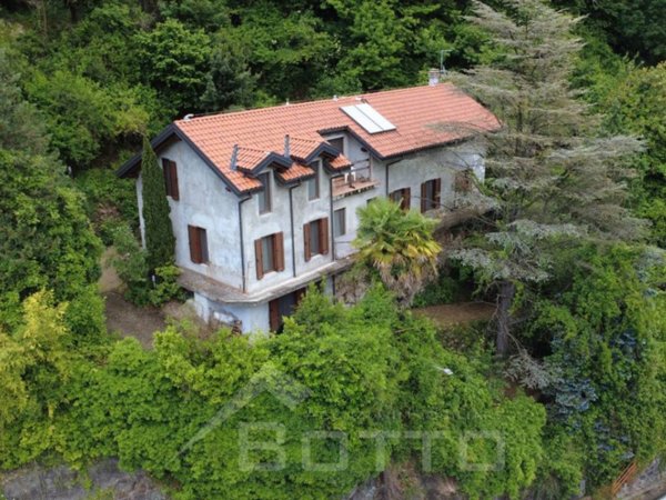 casa indipendente in vendita a Varallo in zona Roccapietra
