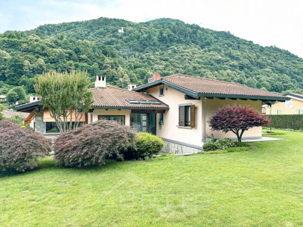 casa indipendente in vendita a Varallo