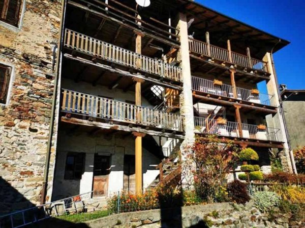 casa indipendente in vendita a Varallo