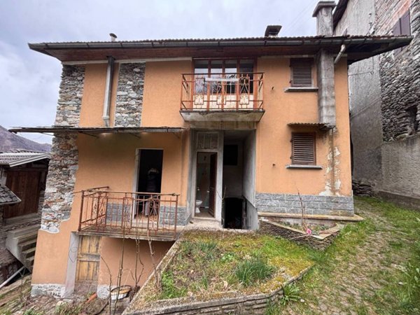 casa indipendente in vendita a Varallo