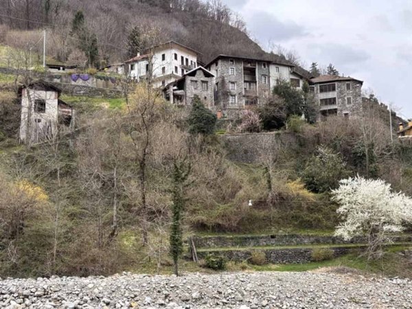 casa indipendente in vendita a Varallo