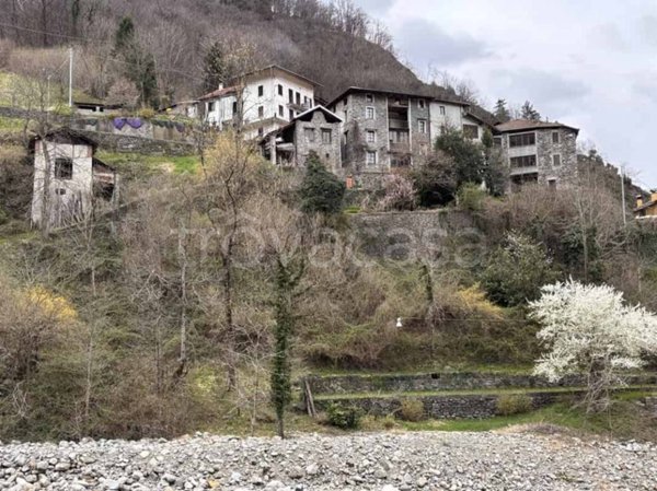 casa indipendente in vendita a Varallo