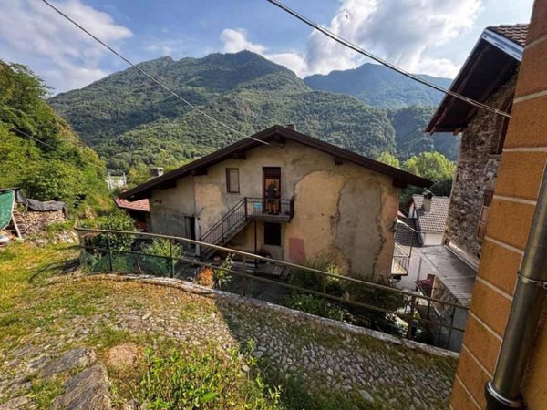 casa indipendente in vendita a Varallo