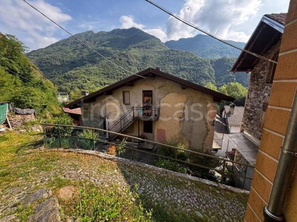 casa indipendente in vendita a Varallo