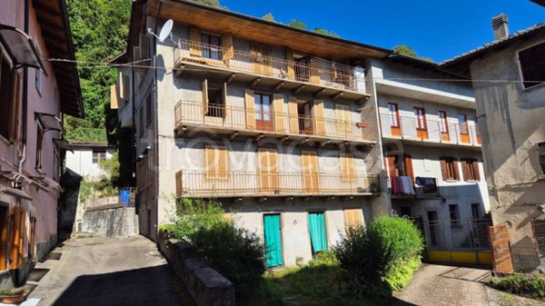 casa indipendente in vendita a Varallo in zona Crevola