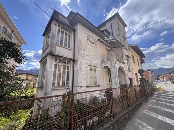 casa indipendente in vendita a Varallo