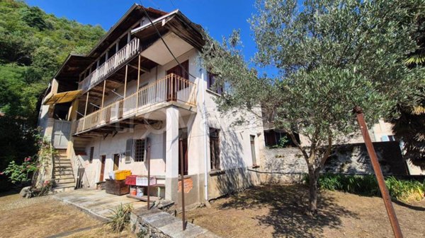 casa indipendente in vendita a Varallo in zona Crevola