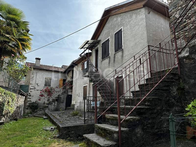 casa indipendente in vendita a Varallo
