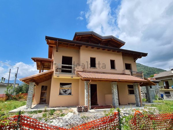 casa indipendente in vendita a Varallo