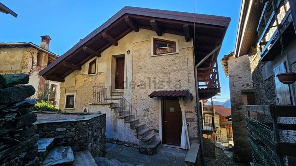 appartamento in vendita a Varallo in zona Dovesio
