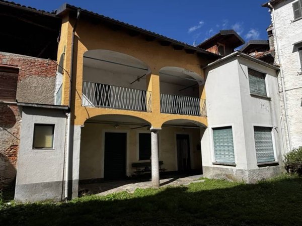 casa indipendente in vendita a Varallo