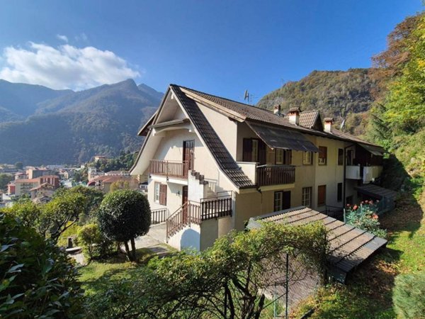 casa indipendente in vendita a Varallo