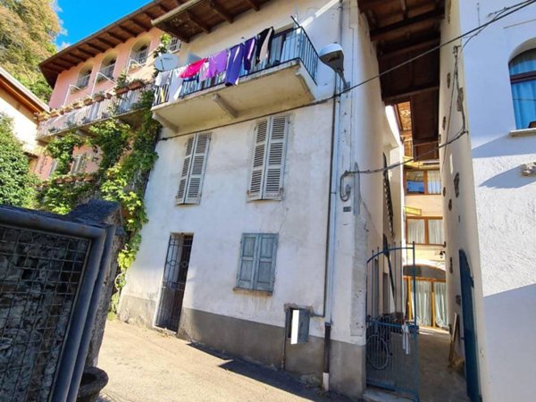 casa indipendente in vendita a Varallo in zona Crevola