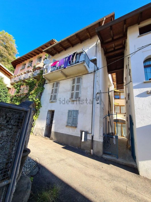 casa indipendente in vendita a Varallo in zona Crevola