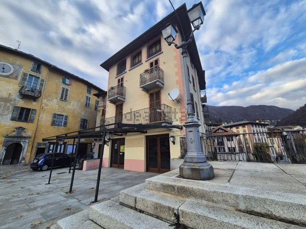 locale commerciale in vendita a Varallo