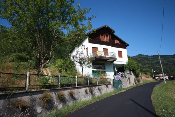 casa indipendente in vendita a Varallo