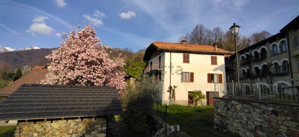 appartamento in vendita a Varallo in zona Parone