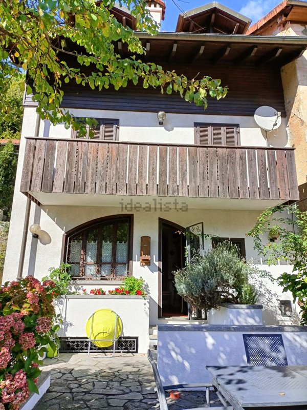casa indipendente in vendita a Varallo in zona Camasco