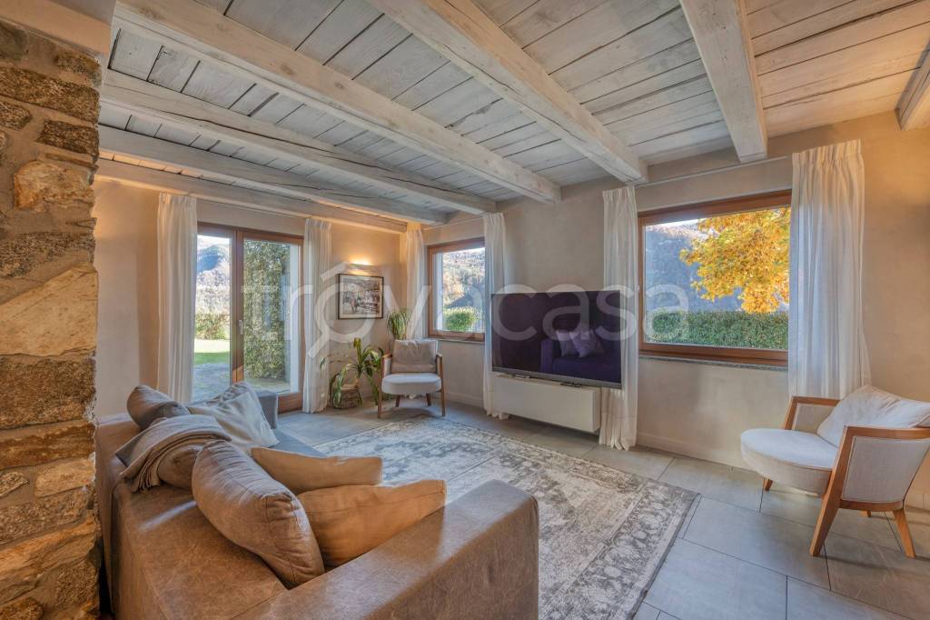 casa indipendente in vendita a Varallo