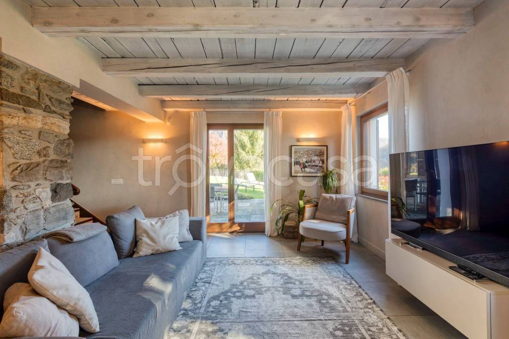 casa indipendente in vendita a Varallo