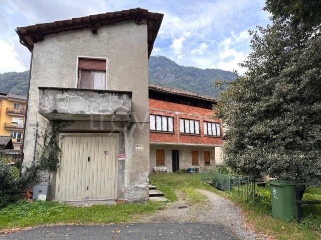 casa indipendente in vendita a Varallo in zona Roccapietra