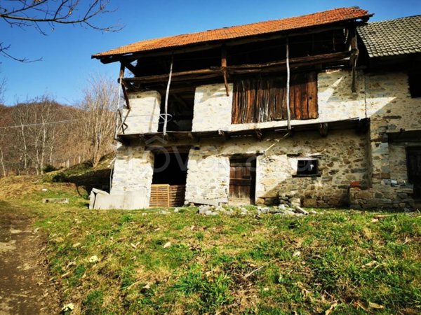 casa indipendente in vendita a Varallo