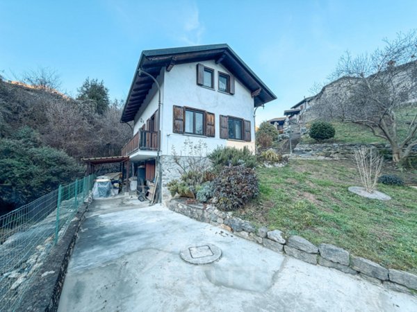 casa indipendente in vendita a Varallo in zona Locarno