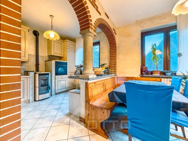 casa indipendente in vendita a Varallo in zona Locarno