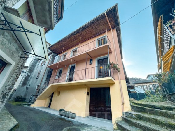 casa indipendente in vendita a Varallo in zona Locarno