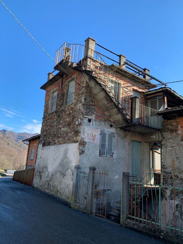 casa indipendente in vendita a Varallo