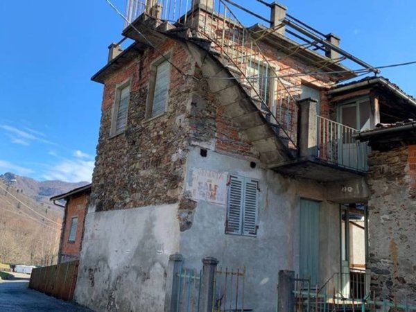 casa indipendente in vendita a Varallo