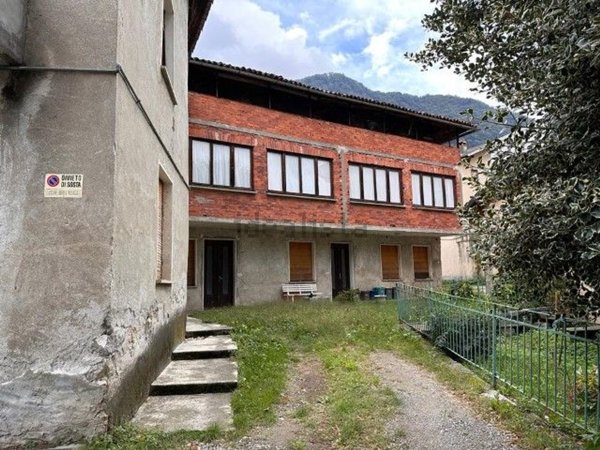casa indipendente in vendita a Varallo