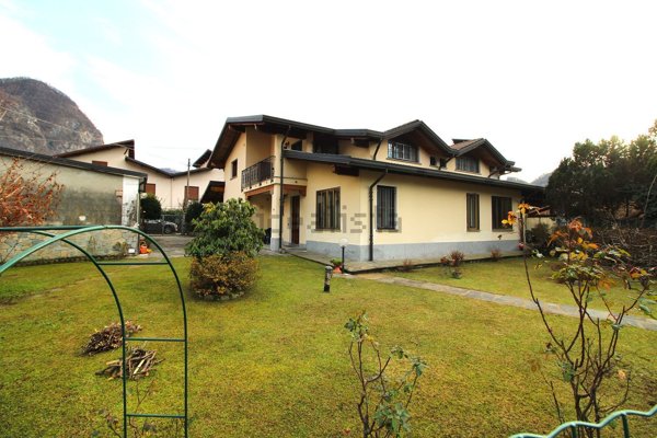 casa indipendente in vendita a Varallo