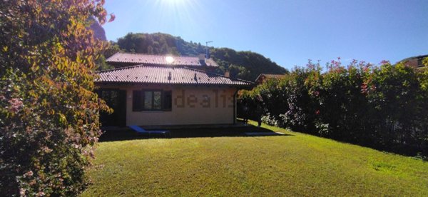 casa indipendente in vendita a Varallo