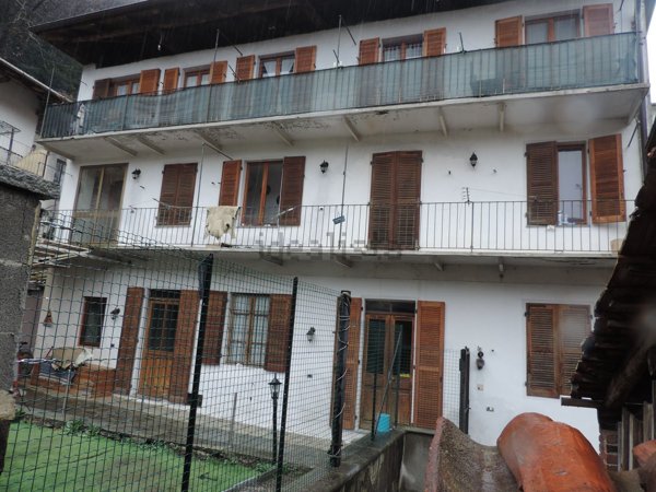 casa indipendente in vendita a Varallo