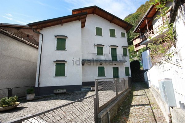 casa indipendente in vendita a Varallo
