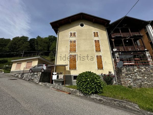 casa indipendente in vendita a Varallo