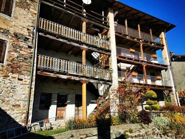 casa indipendente in vendita a Varallo